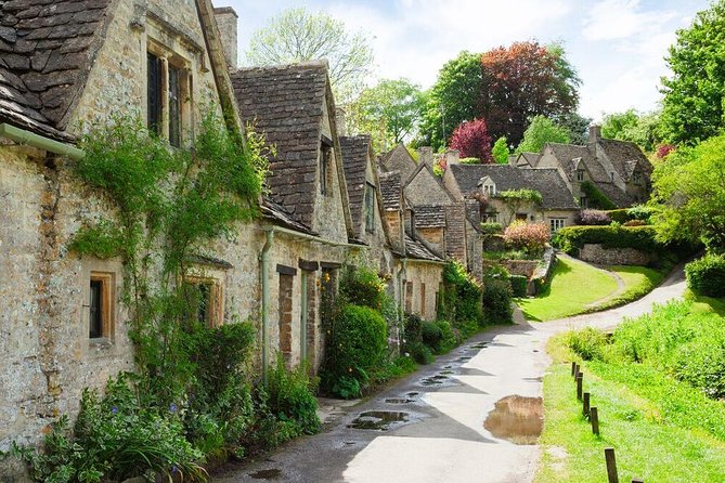 Cotswolds Day Trip from London with Optional Village Lunch - Leaving London for the Cotswold hills