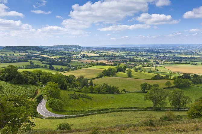 Cotswolds Day Trip from London with Optional Village Lunch - How the coach and group size affect the day