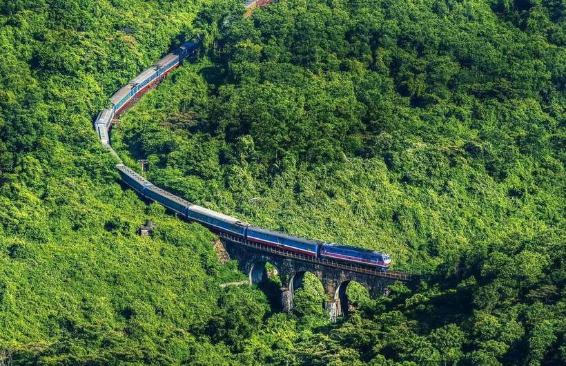 Da Nang: Hue Imperial Day Trip, Hai Van Pass Train, & Lunch - Crossing the Hai Van Pass by train