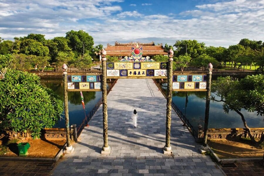 Da Nang: Imperial City of Hue Day Trip with Lunch and Ticket - Lunch breaks up the sightseeing