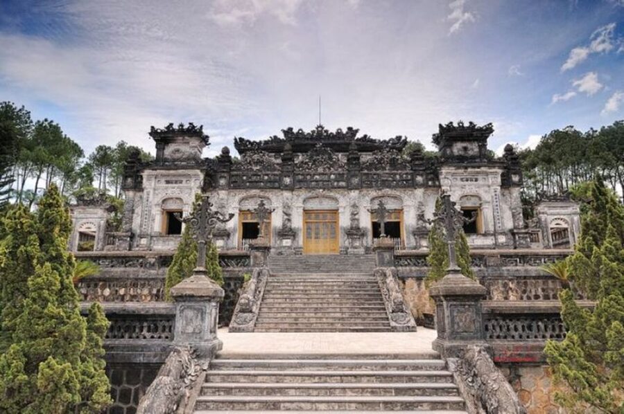 Da Nang: Imperial City of Hue Day Trip with Lunch and Ticket - Thien Mu Pagoda, Hue’s spiritual symbol