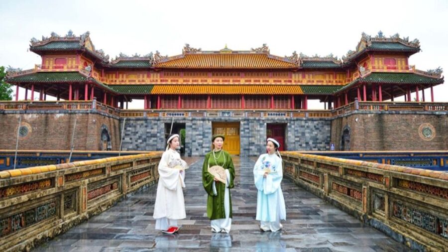 Da Nang: Imperial City of Hue Day Trip with Lunch and Ticket - The morning road from Da Nang to Hue