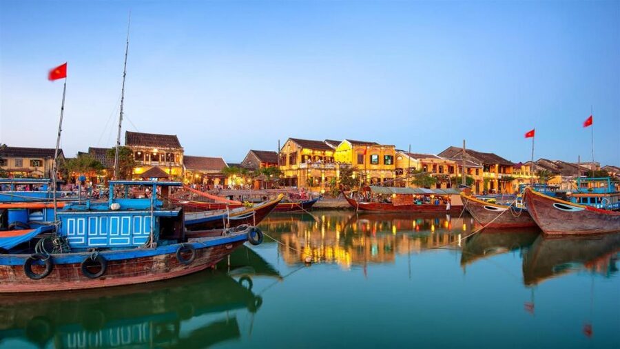 Da Nang: Lady Buddha, Marble Mountains, and Hoi An Day Trip - Guides can shape the whole experience