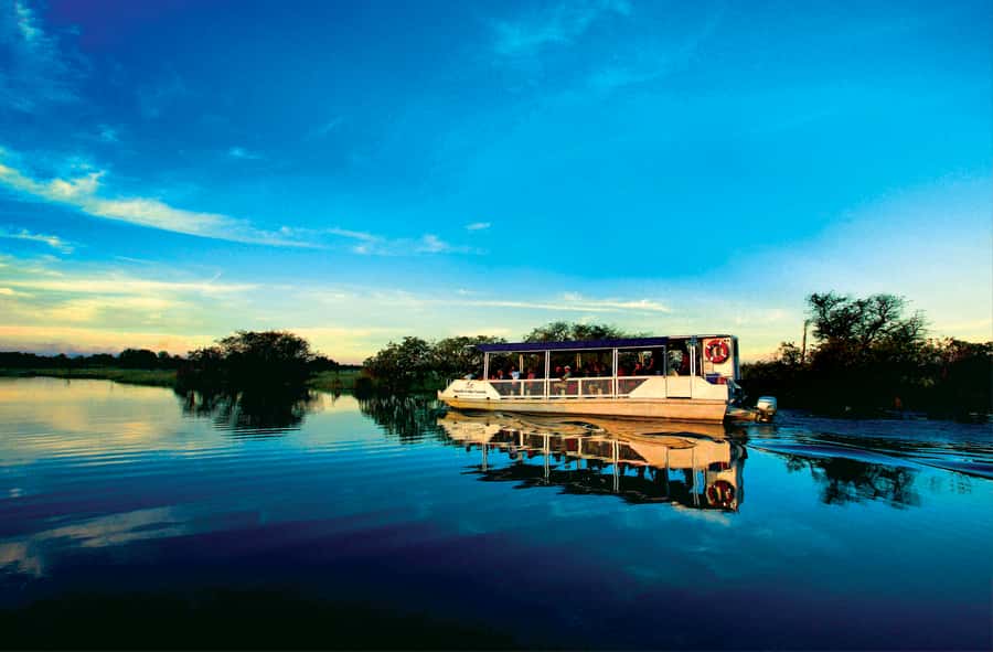 Darwin: Kakadu & Nourlangie Day Trip Plus Billabong Cruise - Hotel pickup and the road north