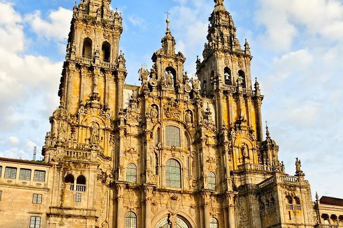 Day Trip from Porto to Santiago de Compostela and Valença - Crossing into Galicia and following the Camino story
