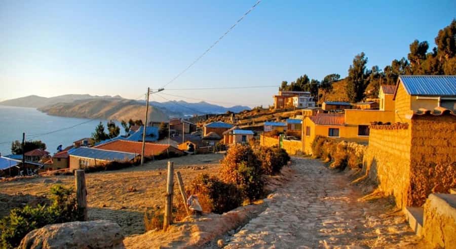 Day Trip from Puno: Explore Sun Island and Copacabana - Crossing the Cassani border into Bolivia