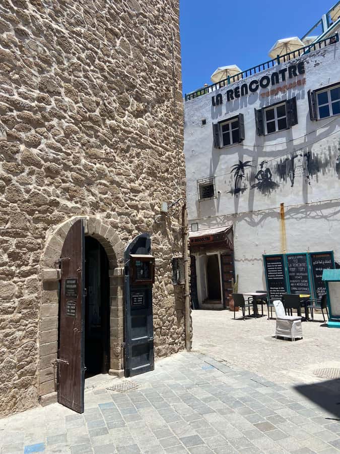 Day Trip To Essaouira From Marrakech With Guide - Guides, languages, and the group experience