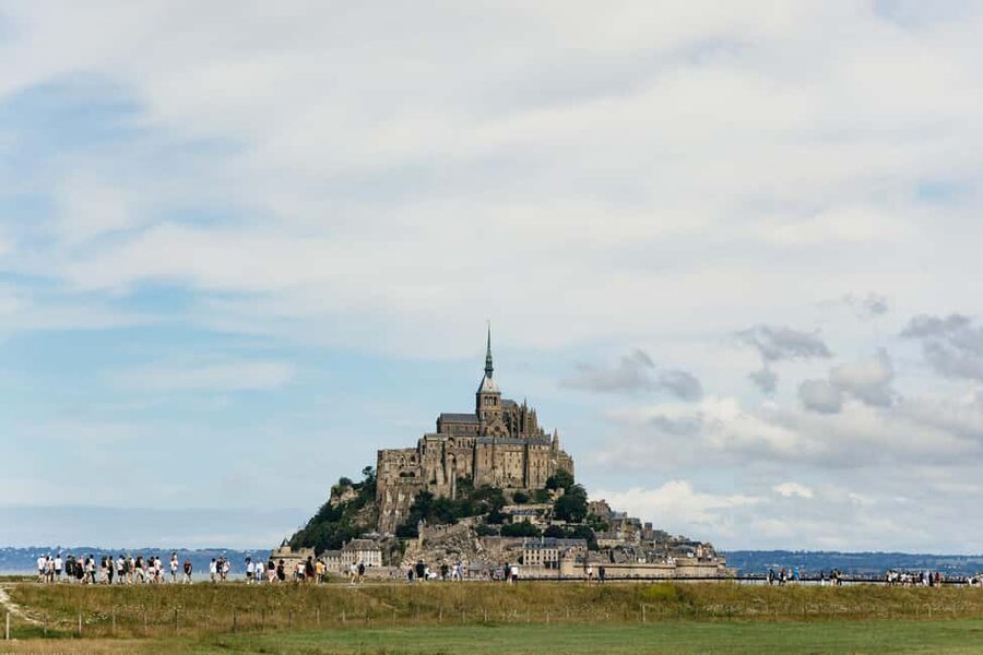 Day Trip to Mont-Saint-Michel from Paris - Reaching Mont-Saint-Michel Abbey