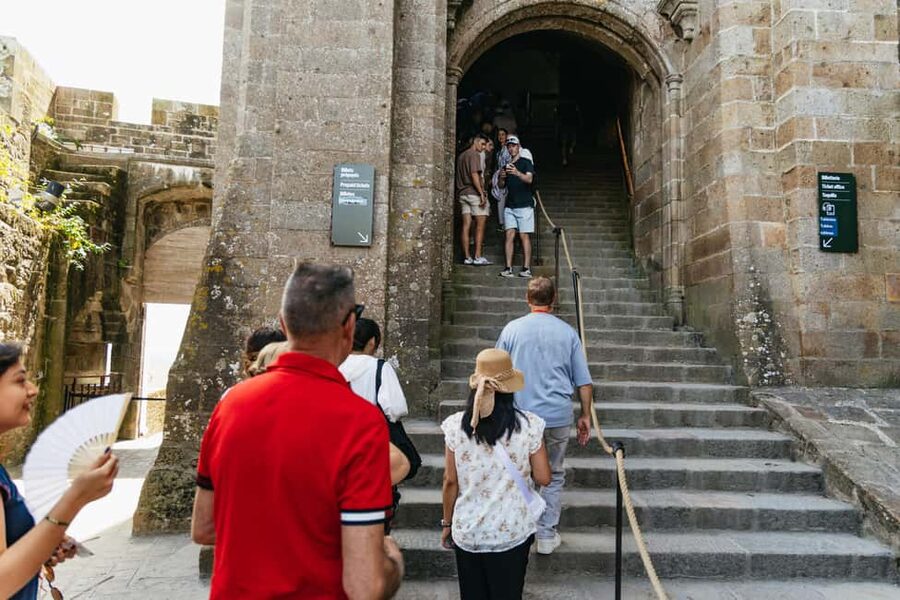 Day Trip to Mont-Saint-Michel from Paris - Lunch, weather, and what to pack