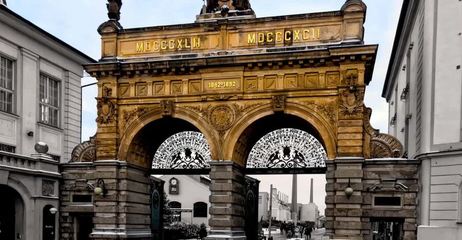Day trip to Pilsner Urquell brewery and Bohemian glassworks - Plzeň in half an hour