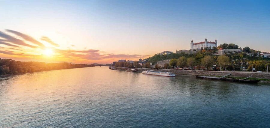 Day trips from Vienna: Bratislava and Budapest with Guide - The Early Ride From Vienna to Bratislava