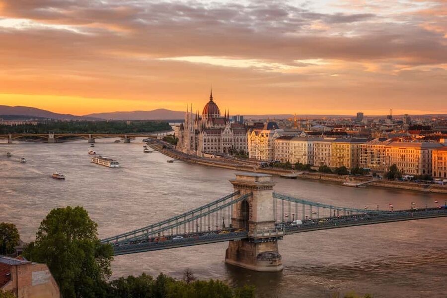 Day trips from Vienna: Bratislava and Budapest with Guide - The Long Transfer Into Budapest