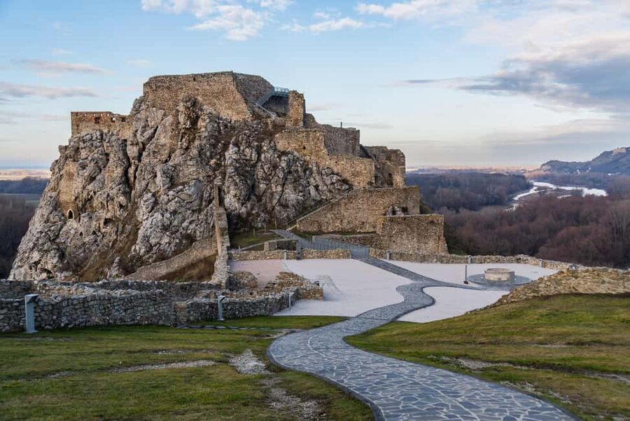 Day trips from Vienna: Bratislava and Budapest with Guide - Food, Breaks, and Free Time