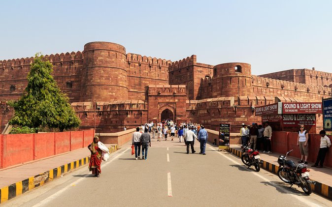 Delhi to Agra Taj Mahal Private Day Trip by Superfast Train - Should you book it?