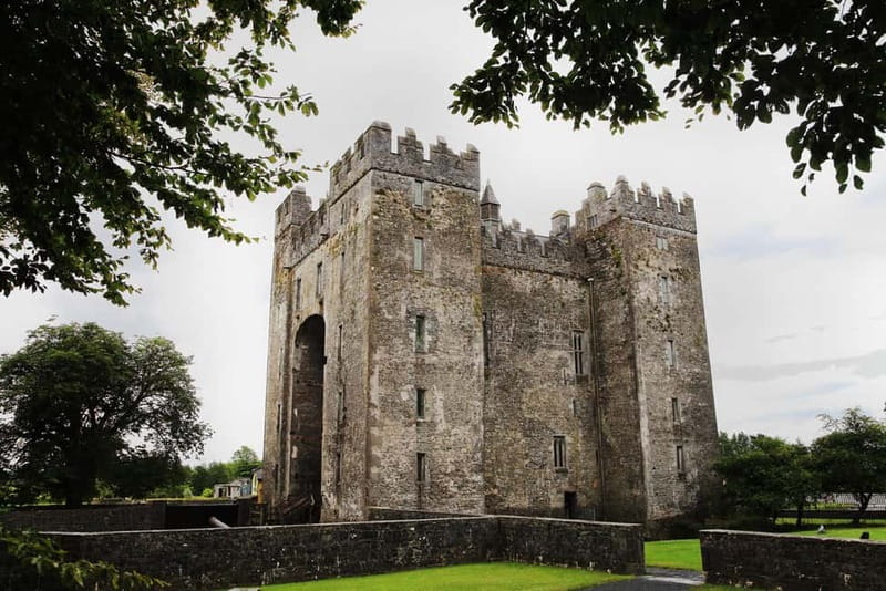 Dublin: Cliffs of Moher, Bunratty Castle and Ennis Day Trip - Ennis: guided streets, lunch, and time to wander