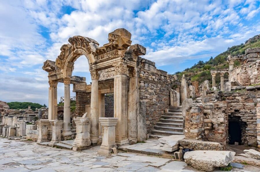 Ephesus and Virgin Mary Day Trip by Plane from Istanbul - Lunch, workshops, and the shopping question