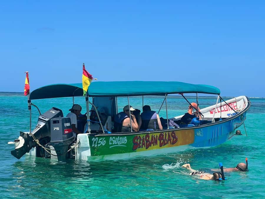 Explore The San Blas Islands In Panama - Day Trip w/ Lunch - Lunch with a Guna family