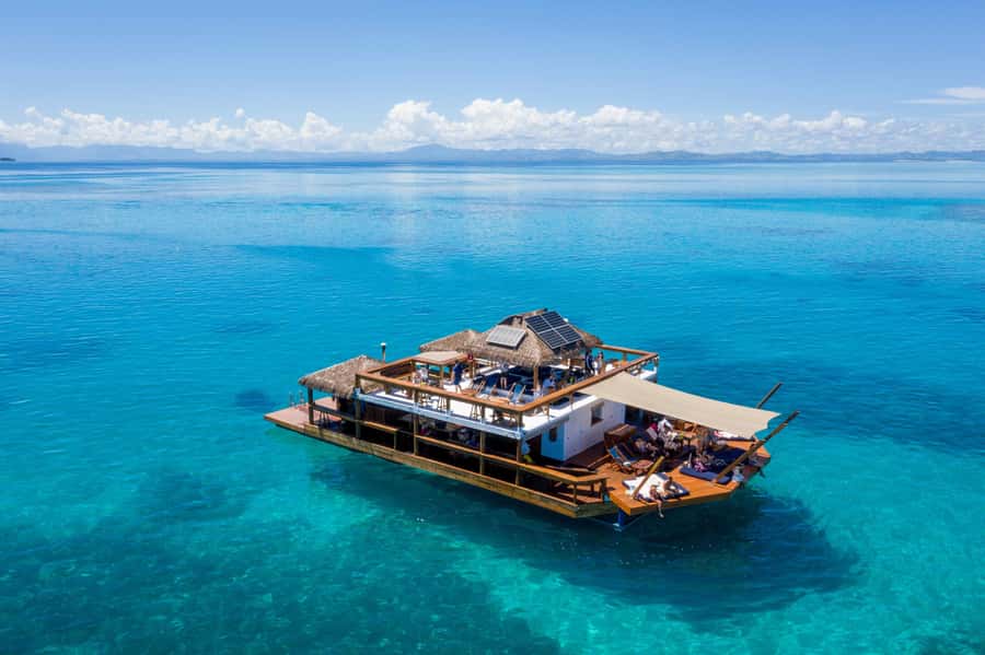 Fiji: Cloud 9 Floating Bar and Pizzeria Day Trip - From Port Denarau to a Floating Platform