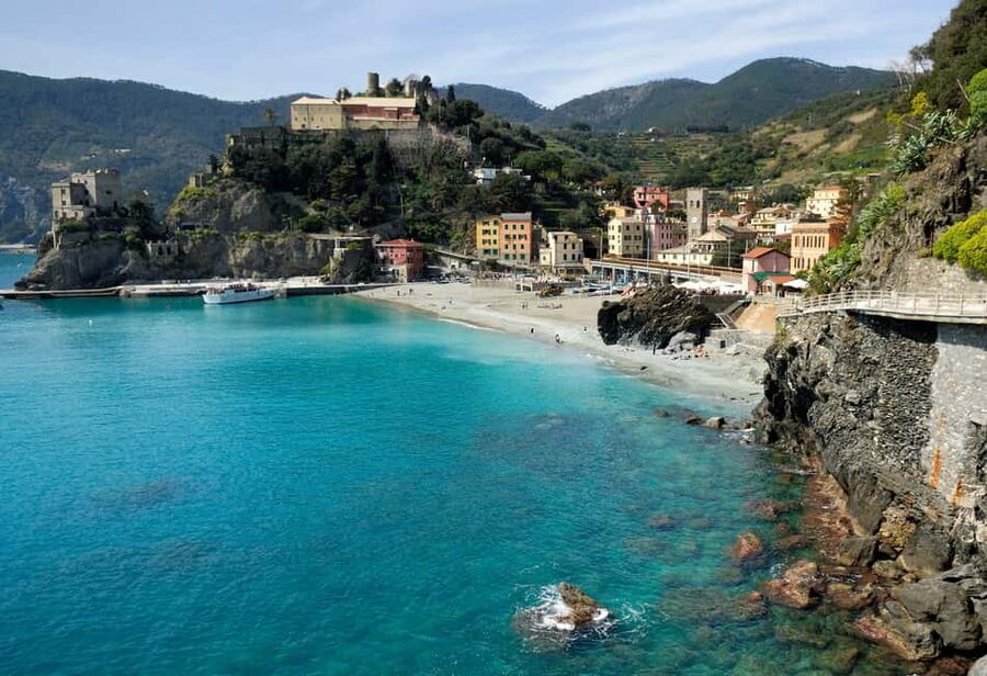 Florence: Cinque Terre Day Trip with Optional Hiking or Pisa - Corniglia means stairs and a choice