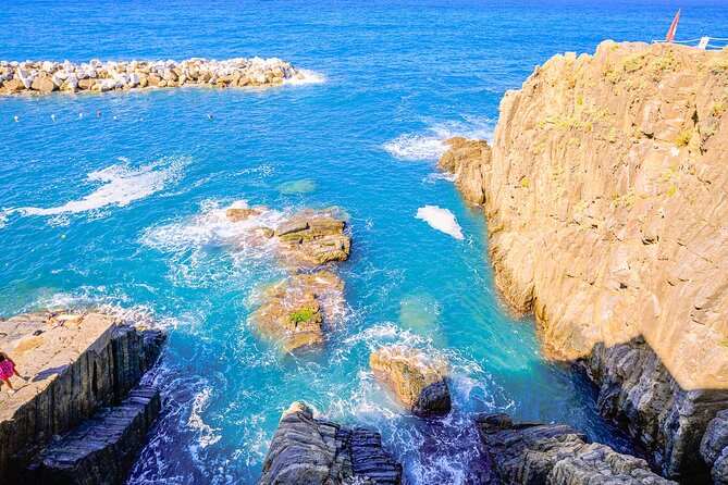 Florence: Cinque Terre Park Day Trip with Optional Street Food - Manarola: one hour of color and cliffs