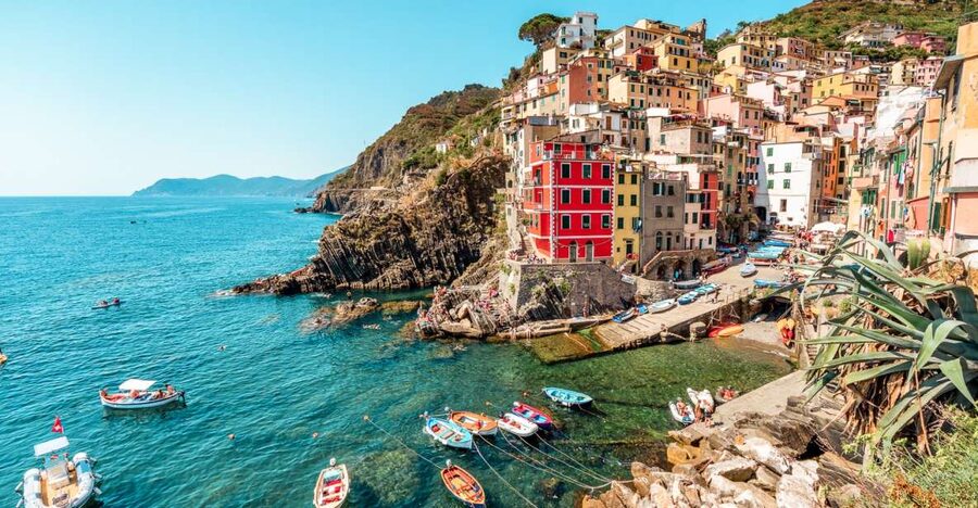 Florence: Day Trip to Cinque Terre with Optional Street Food - Manarola, colorful houses above the sea
