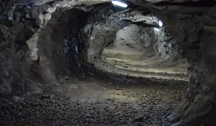 Foz do Iguaçu: Wanda Mines and San Ignacio Ruins Day Trip - Walking through the Wanda Mines