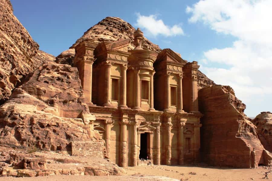From Amman: Private Day Trip to Petra with Pickup - The long road from Amman to Wadi Musa