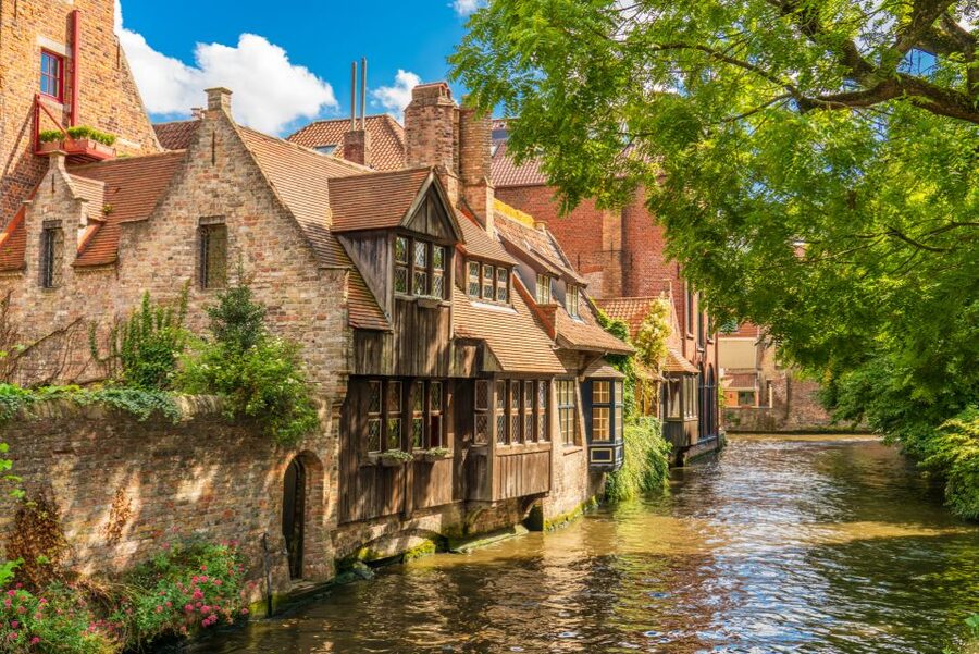 From Amsterdam: Bruges Day Trip in Spanish with Boat Option - Why Bruges works as a day trip from Amsterdam