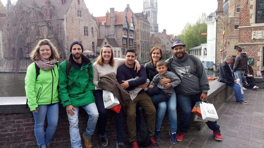 From Amsterdam: Day Trip to Bruges in Spanish or English - Three hours to eat, shop, and wander