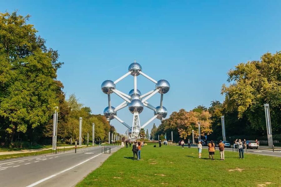 From Amsterdam: Day Trip to the Charming Brussels and Bruges - Manneken Pis, Tintin, and Mont des Arts