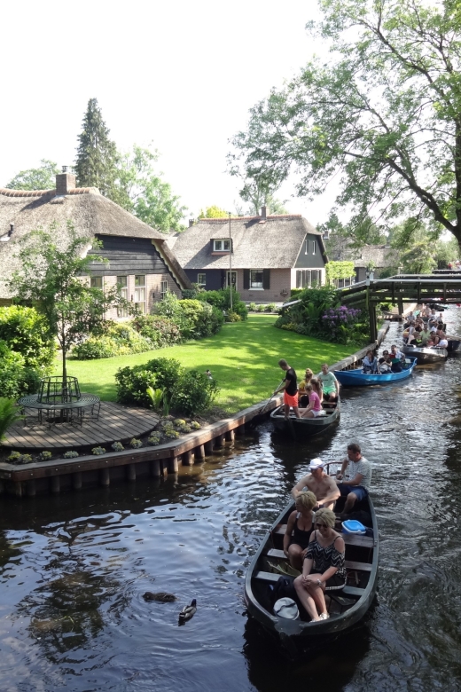 From Amsterdam: Giethoorn Day Trip with Small Electric Boat - Why Giethoorn makes a good day trip from Amsterdam