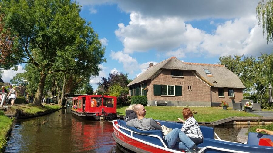 From Amsterdam: Giethoorn Day Trip with Small Electric Boat - Is $151 a fair price?