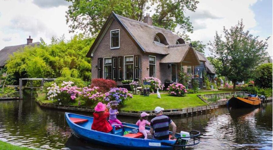 From Amsterdam: Giethoorn Guided Day Trip with Canal Cruise - Why Giethoorn makes a good break from Amsterdam
