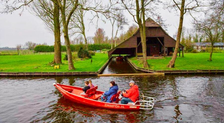 From Amsterdam: Giethoorn Guided Day Trip with Canal Cruise - Two hours to walk, eat, and look around
