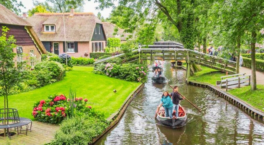 From Amsterdam: Giethoorn Guided Day Trip with Canal Cruise - Meeting near Amsterdam Central Station