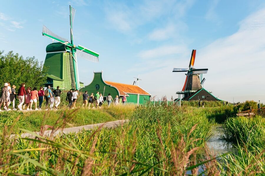 From Amsterdam: Zaanse Schans, Edam, & Marken Full-Day Trip - Volendam: harbor views and time to eat