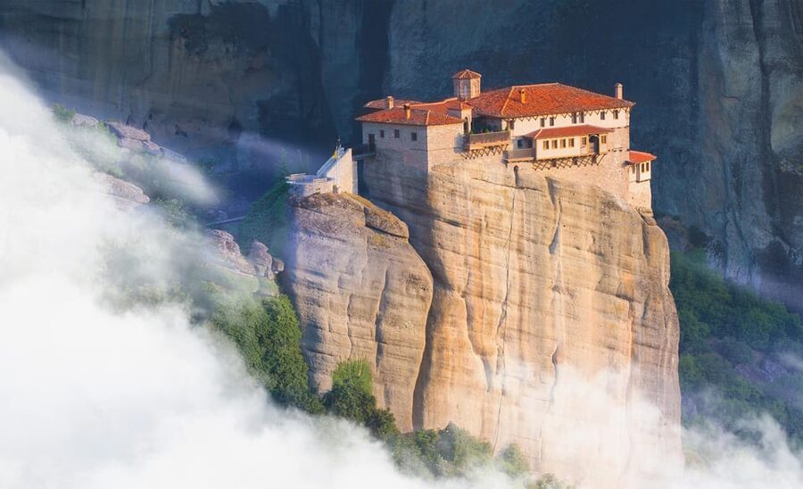 From Athens: Meteora Full-Day Trip with Guide on Luxury Bus - The long ride through central Greece