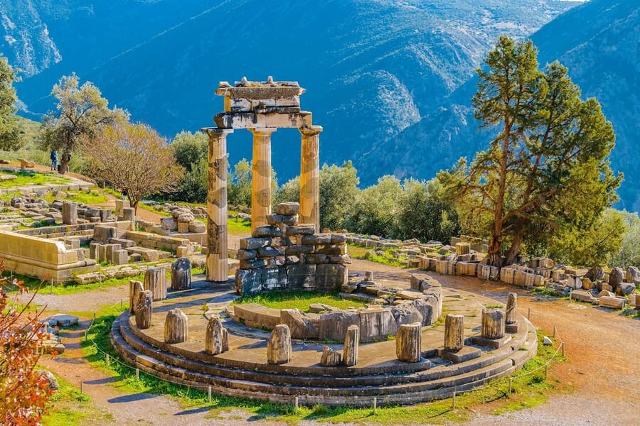 From Athens: Private Delphi and Thermopylae Guided Day Trip - Why a private car matters on this route