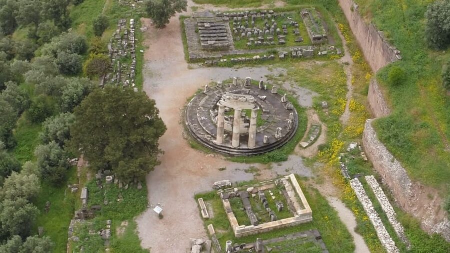 From Athens: Private Delphi and Thermopylae Guided Day Trip - Lunch above Itea at To Patriko Mas