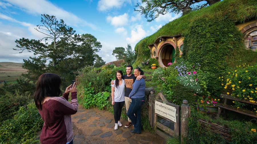 From Auckland: Hobbiton Movie Set Full-Day Trip - The long road south from Auckland