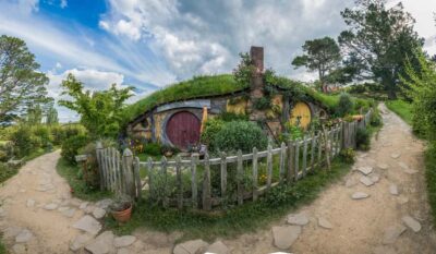 Hobbiton & Waitomo Caves Day Trip with Lunch