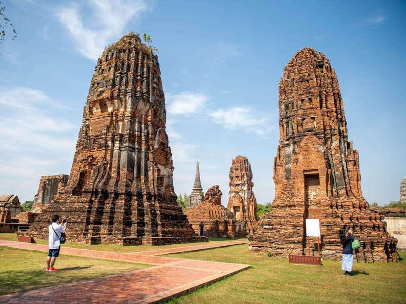 From Bangkok: Ayutthaya Historical Park Guided Day Trip - The morning drive and Bang Pa-In Royal Palace