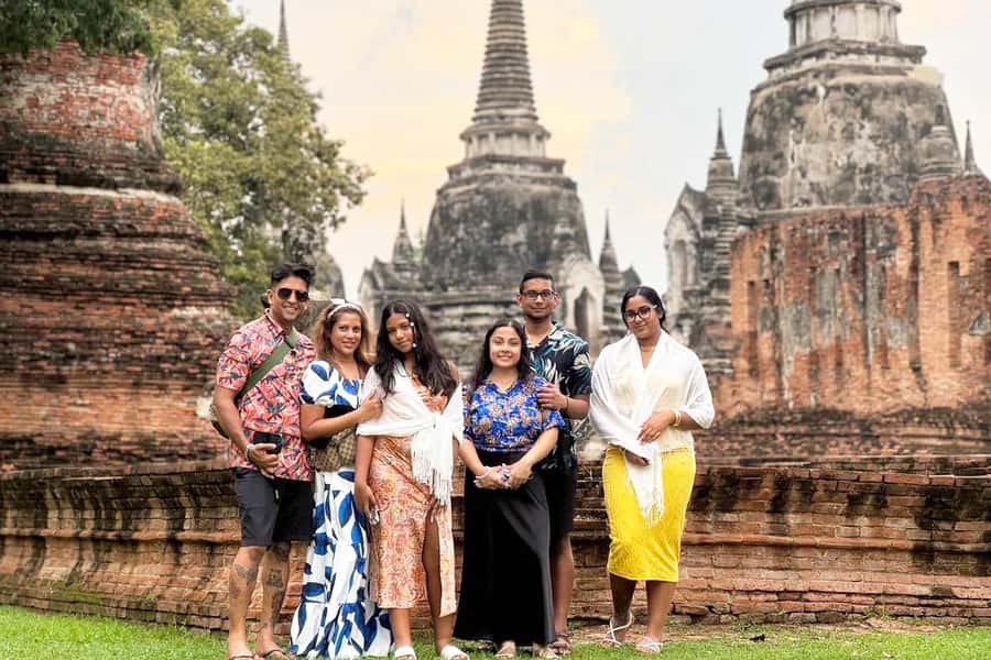 From Bangkok: Floating Market & Ayutthaya Private Day Trip - The long road to Ayutthaya