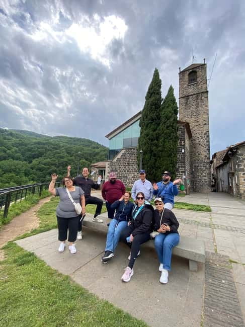 From Barcelona: Girona, Besalú & Medieval Villages Day Trip - Castellfollit de la Roca and its volcanic cliff