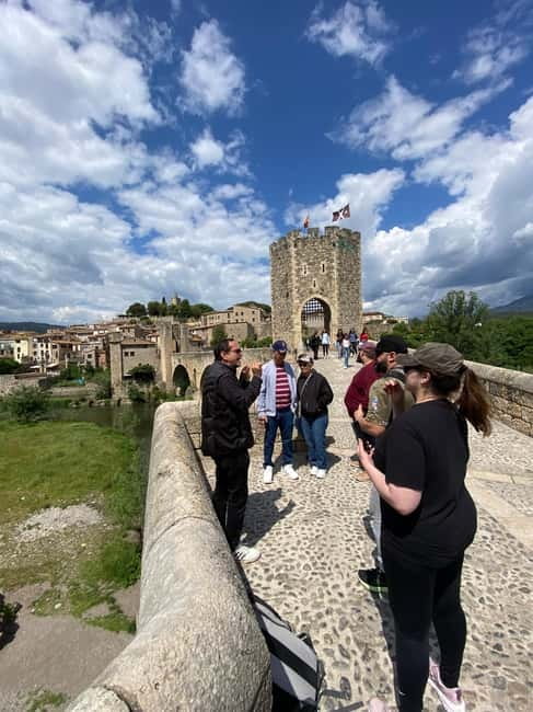 From Barcelona: Girona, Besalú & Medieval Villages Day Trip - Lunch near Castellfollit or on the road to Besalú