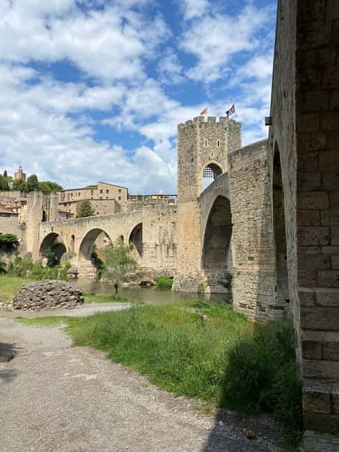 From Barcelona: Girona, Besalú & Medieval Villages Day Trip - How the guides shape the day