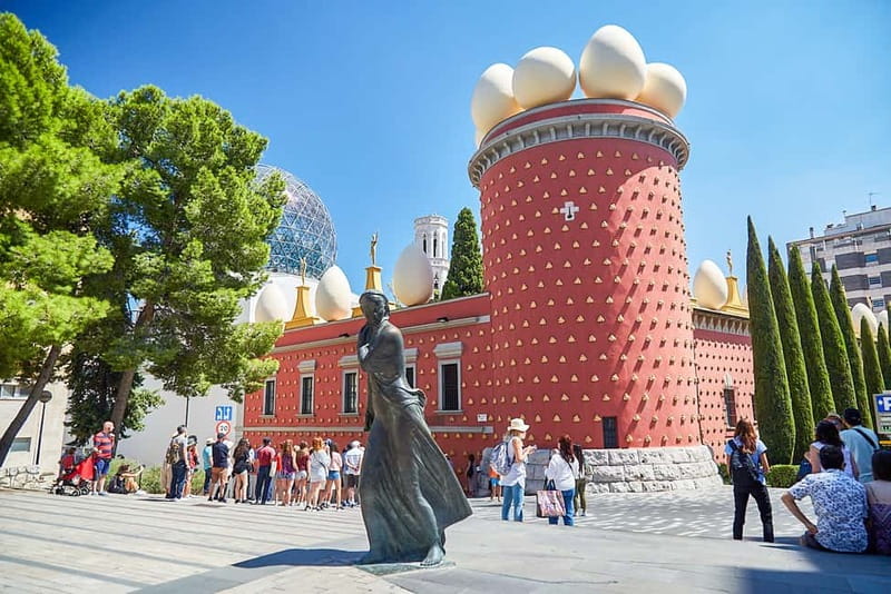 From Barcelona: Girona&Dalí Museum Day Trip with Small Group - Ninety Minutes to Eat and Wander