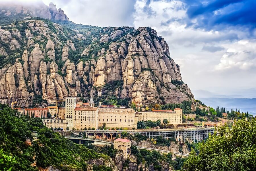 From Barcelona: Montserrat Day Trip with Optional Tickets - How the timing affects your day