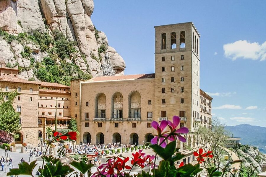 From Barcelona: Montserrat Day Trip with Optional Tickets - Food, facilities, and the practical side