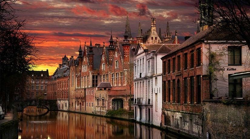 From Brussels: Bruges Day Trip with Boat Tour Option (ES) - Gruuthuse and the Dijver Canal